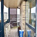 Balcony High End 2-Bed Flat In Camberwell For 6