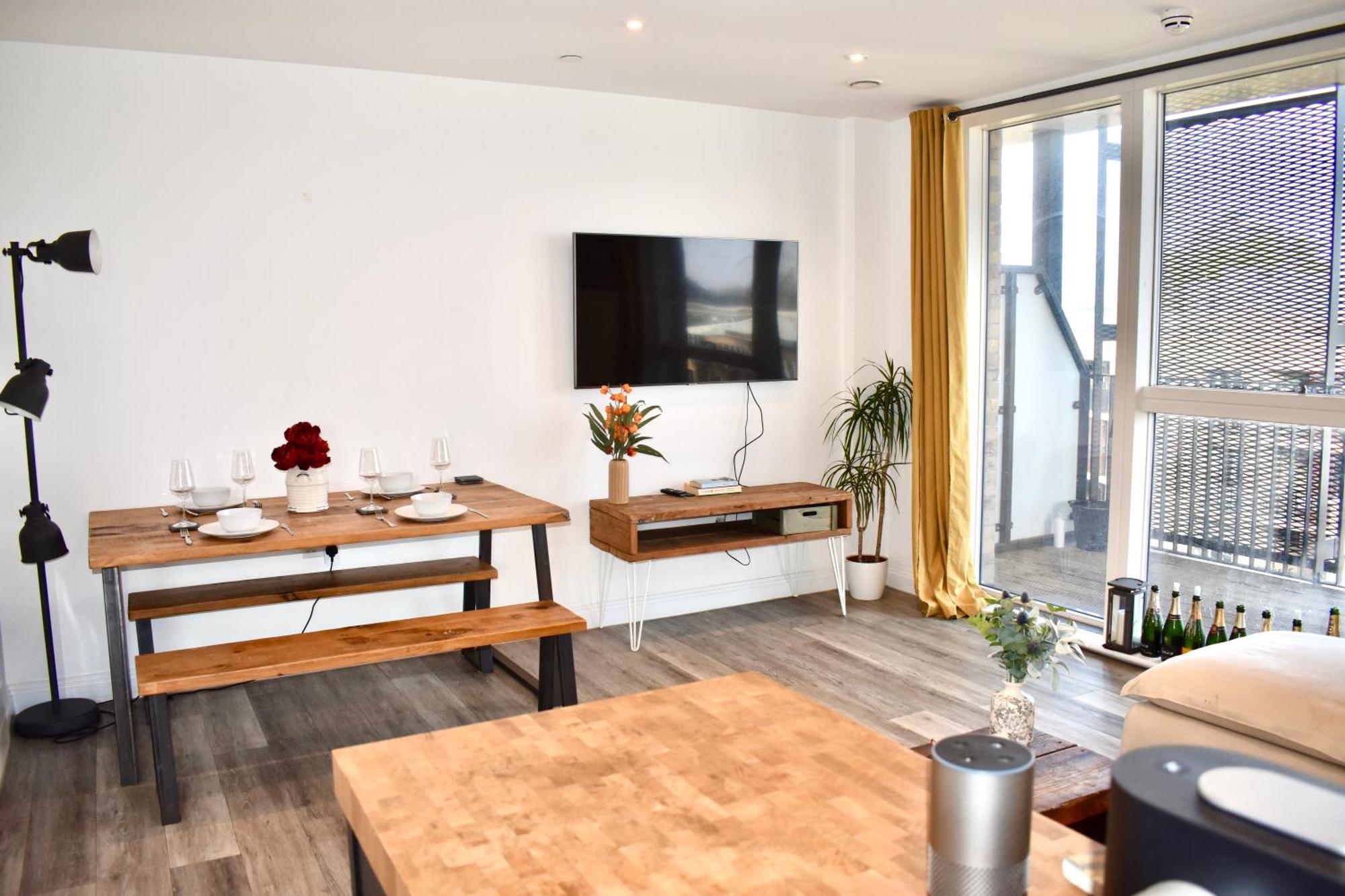 Balcony High End 2-bed Flat In Camberwell For 6 * London