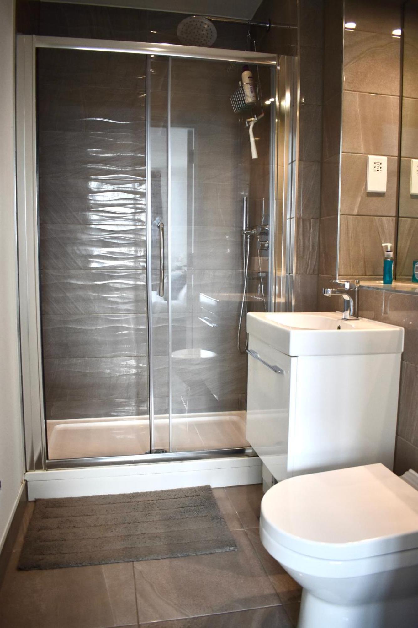 Balcony High End 2-bed Flat In Camberwell For 6 Apartment