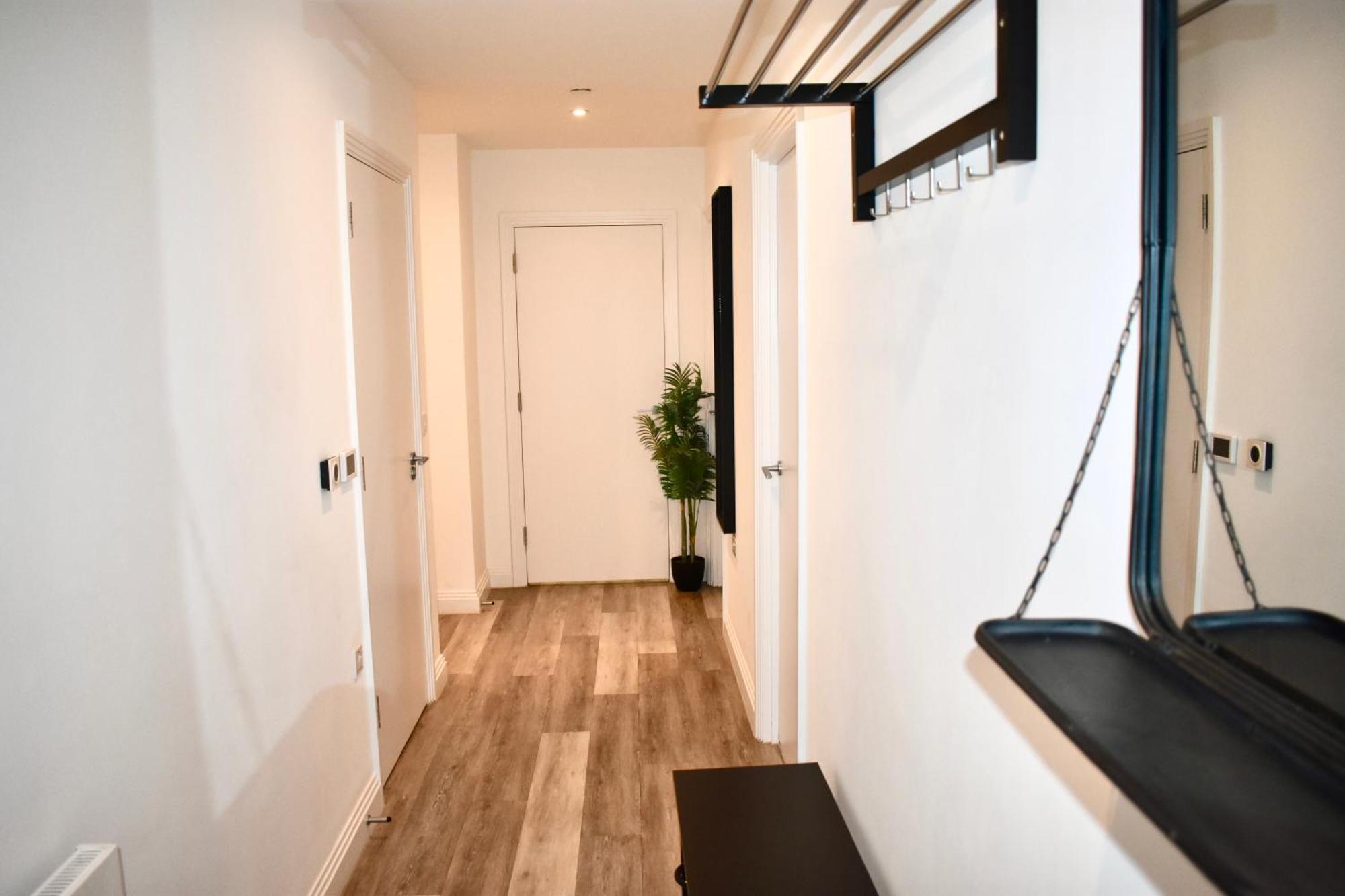 Balcony High End 2-bed Flat In Camberwell For 6 Apartment *