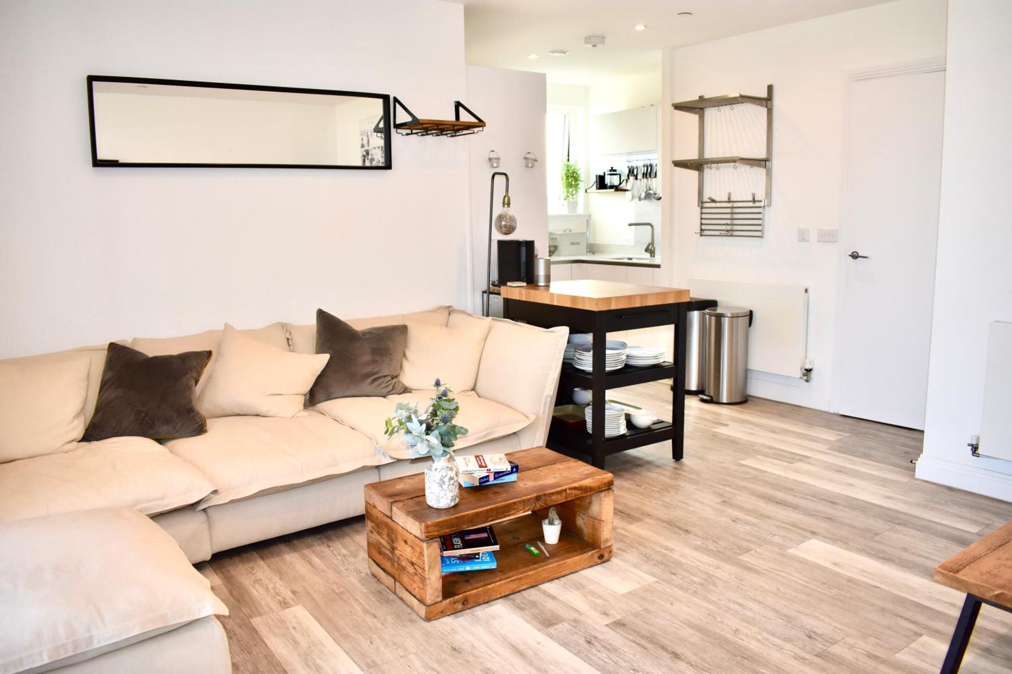 Balcony High End 2-bed Flat In Camberwell For 6 *