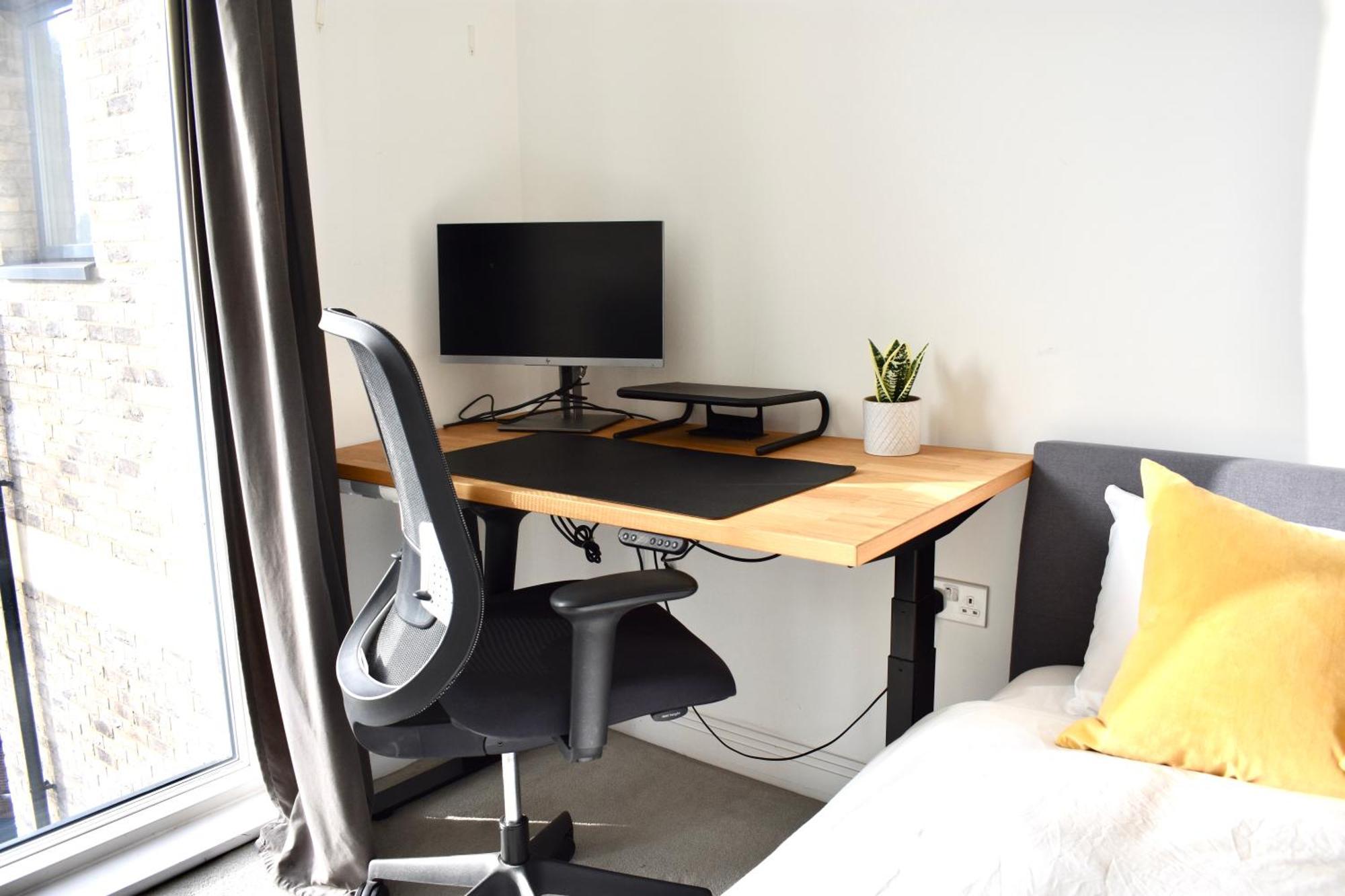 Balcony High End 2-bed Flat In Camberwell For 6 London